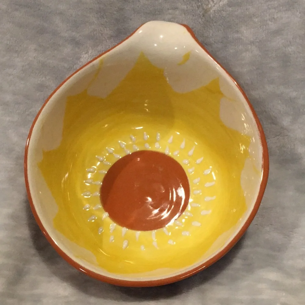 Crate & Barrel Sunflower Juicing Bowl glazed Ceramic Portugal NWT 7.5”x6.5”